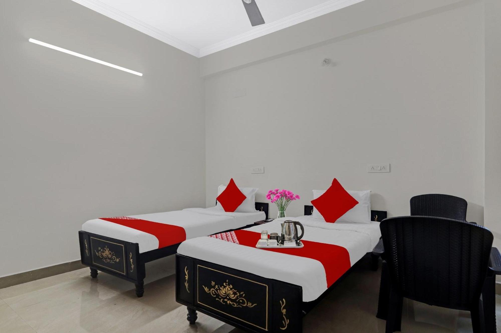 Hotel Oyo Vijay Laxmi Residency Near Erragadda Metro Station Hyderabad