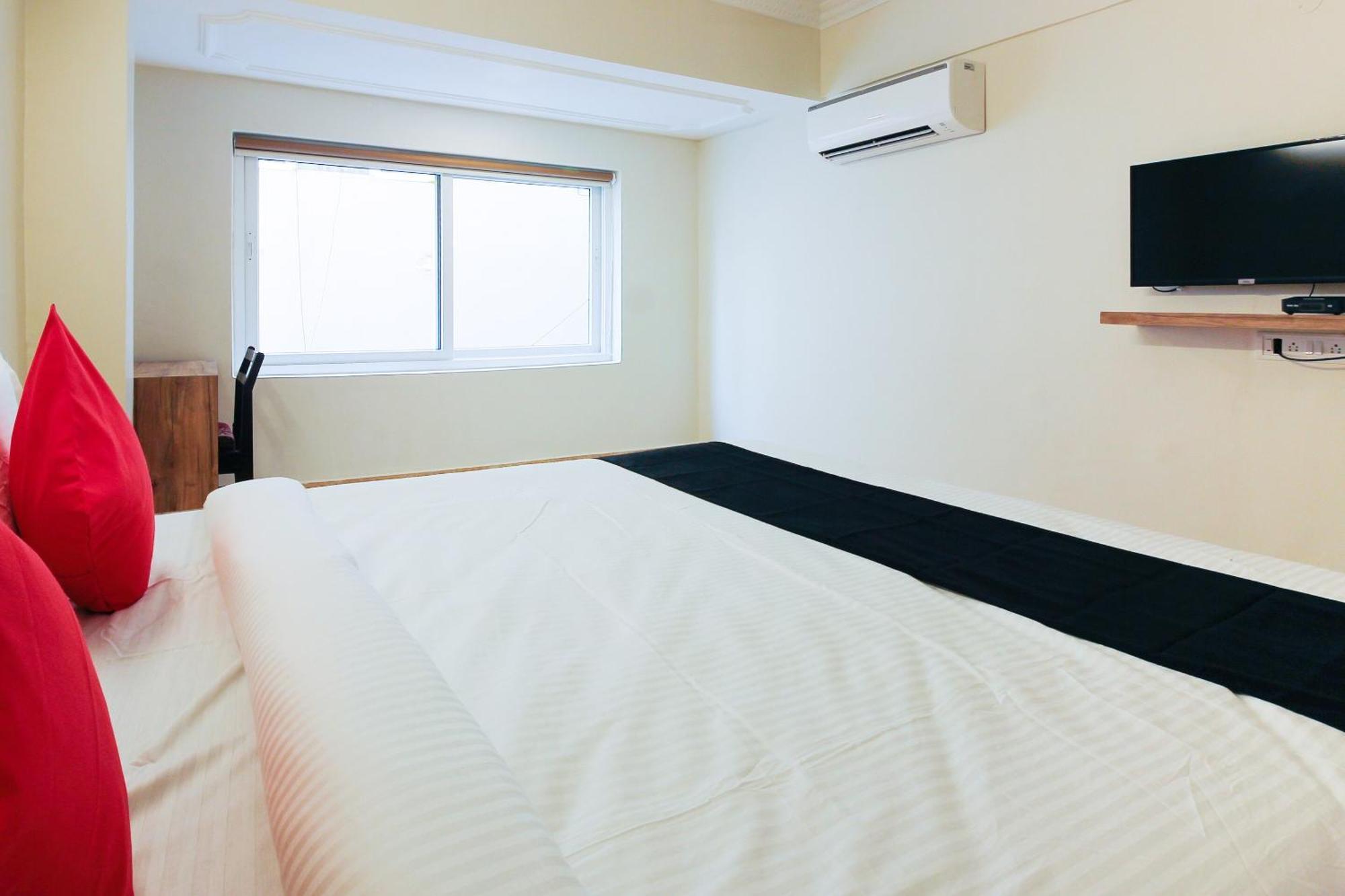 Capital O Sri Suprabhat Grand Near Kachiguda Railway Station 3* Hyderabad