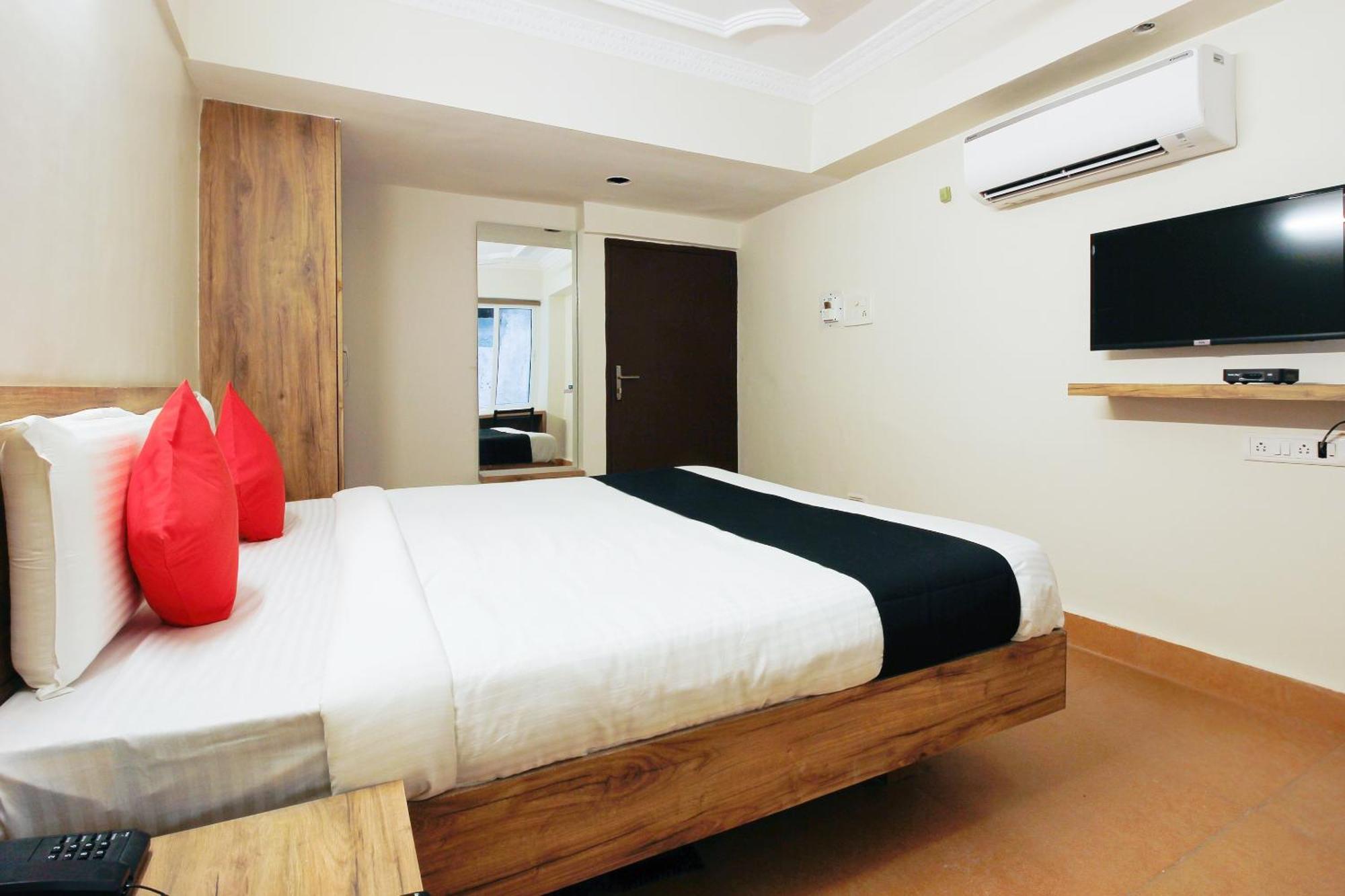 Capital O Sri Suprabhat Grand Near Kachiguda Railway Station 3*