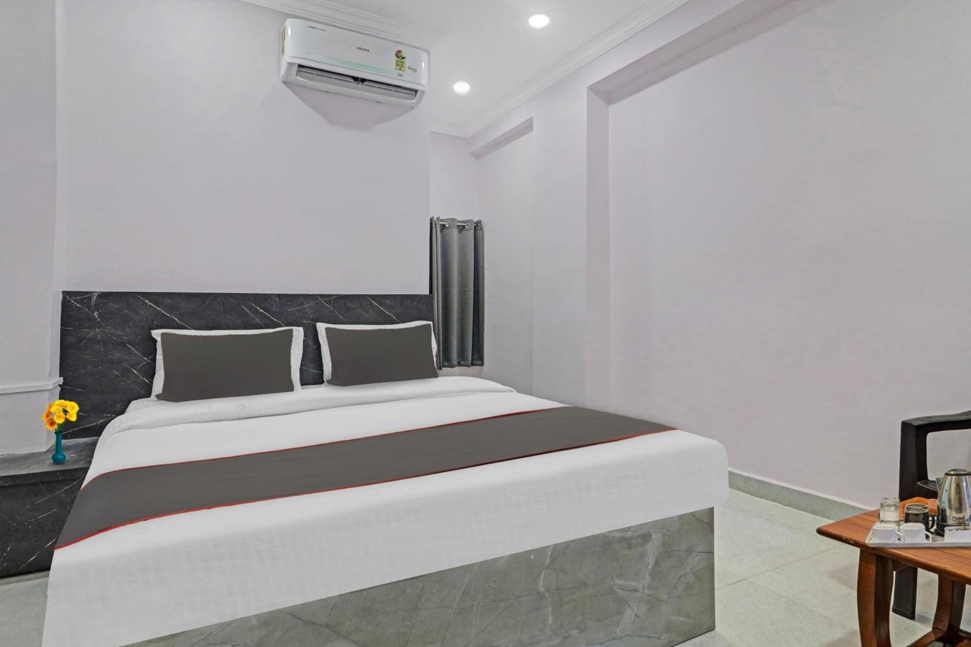 Hotel Collection O Chirag 3*