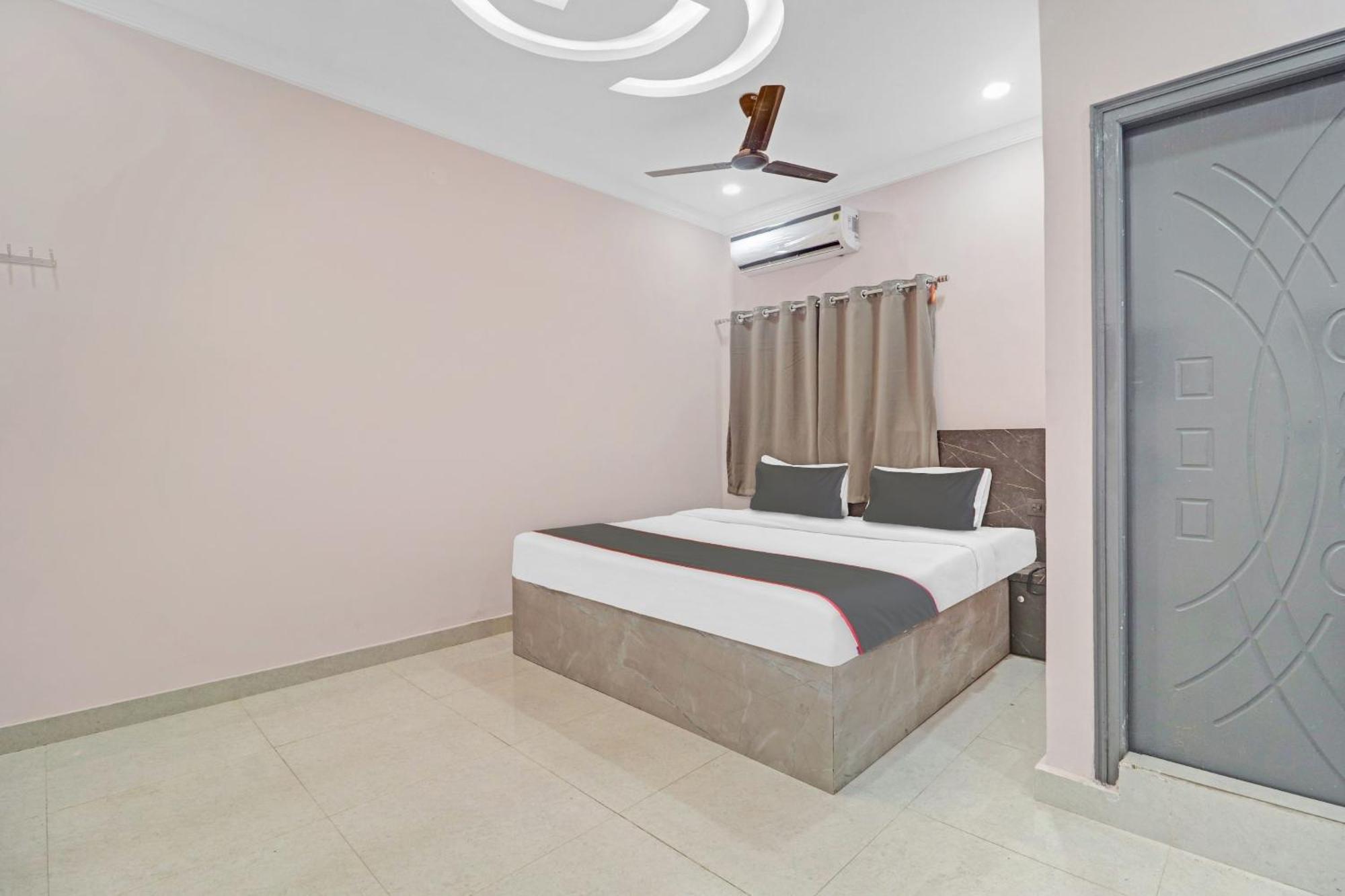 Collection O Chirag Hotel 3*