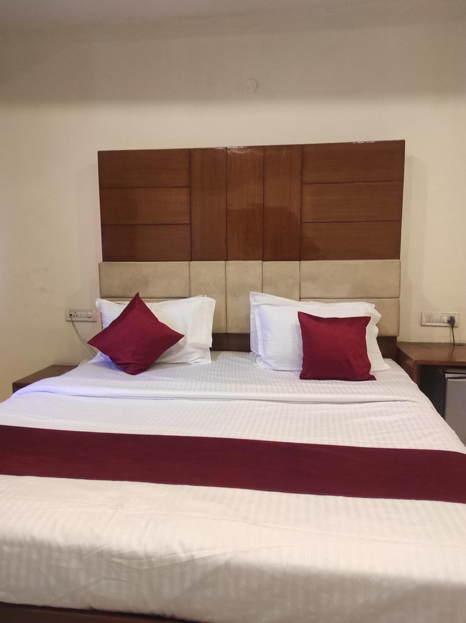 Amaze Grand Hotel