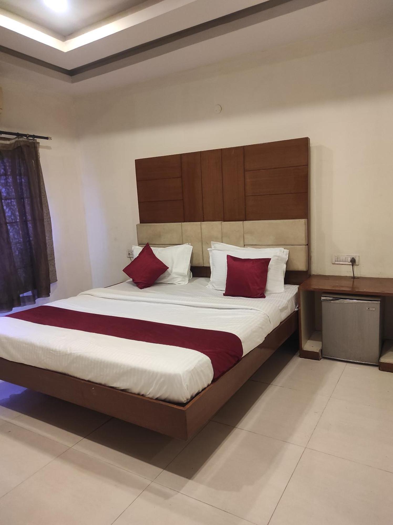 Hotel Amaze Grand Hyderabad