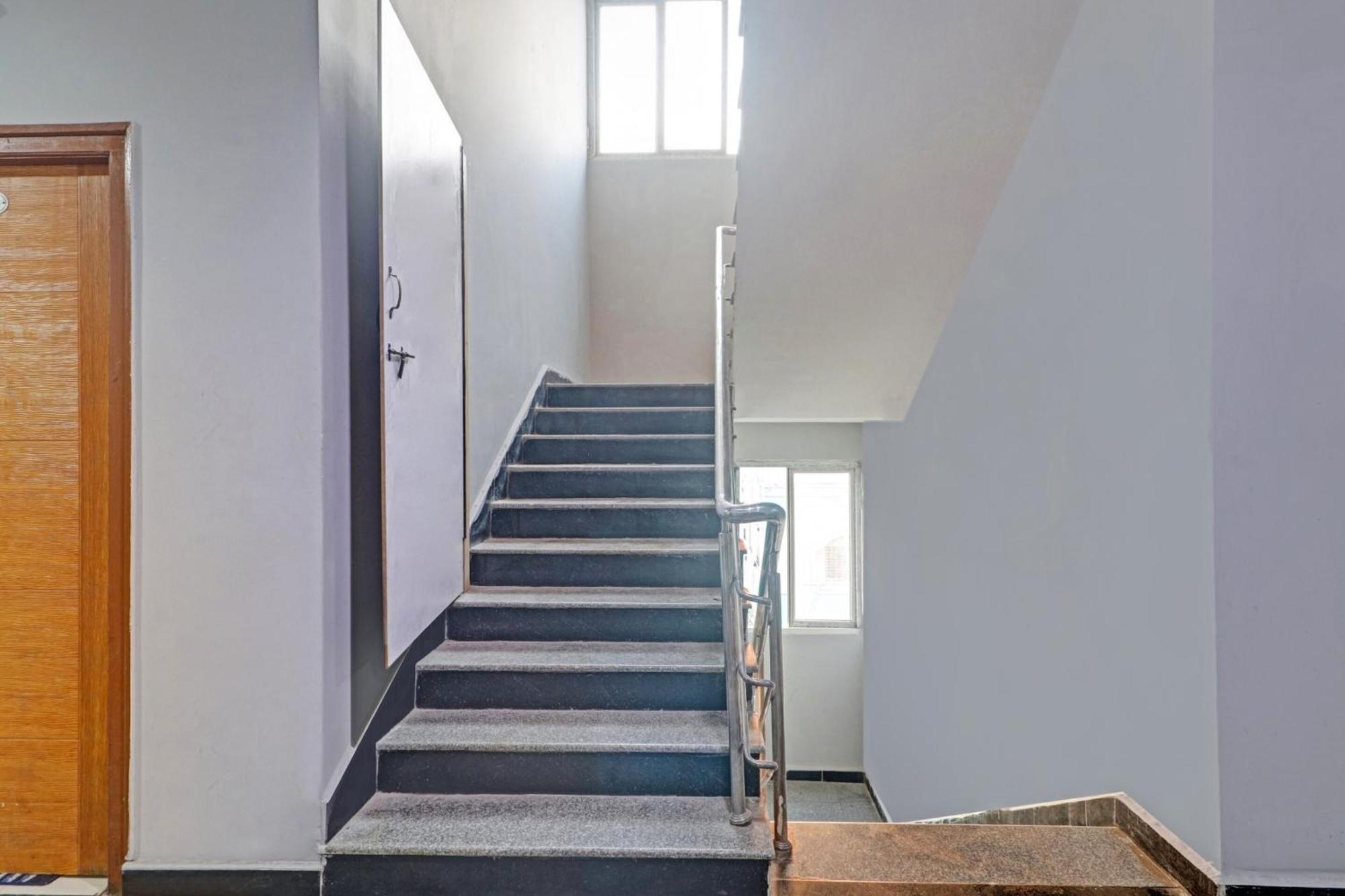 Collection O Ayaansh Residency Hyderabad