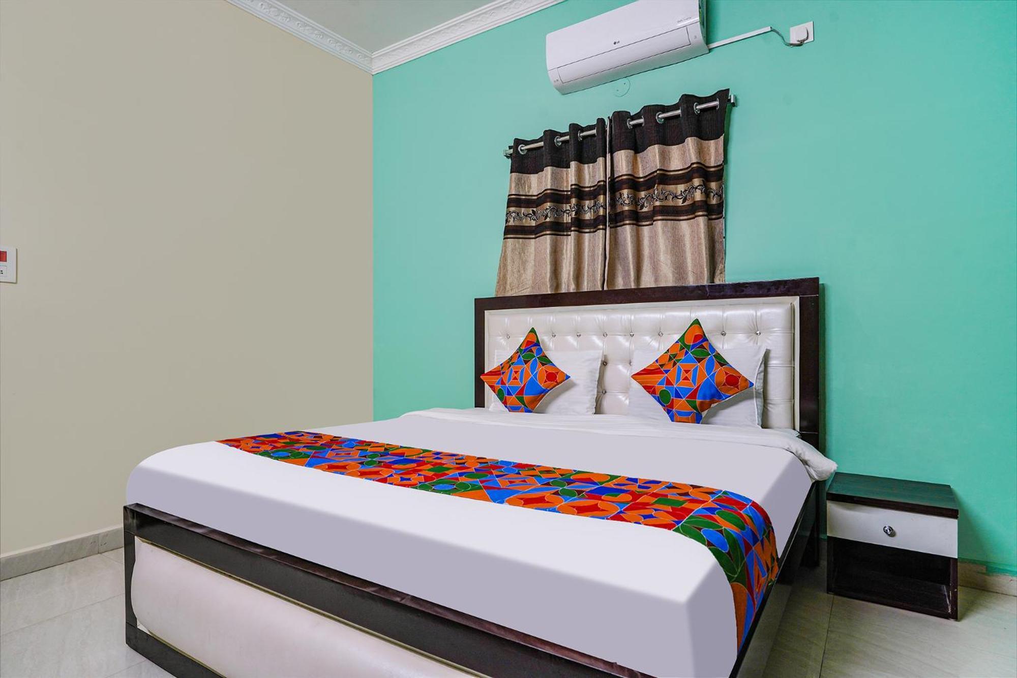Hotel Fabexpress D Grand - Nr Jntu College Metro Station, Kukatpally Hyderabad
