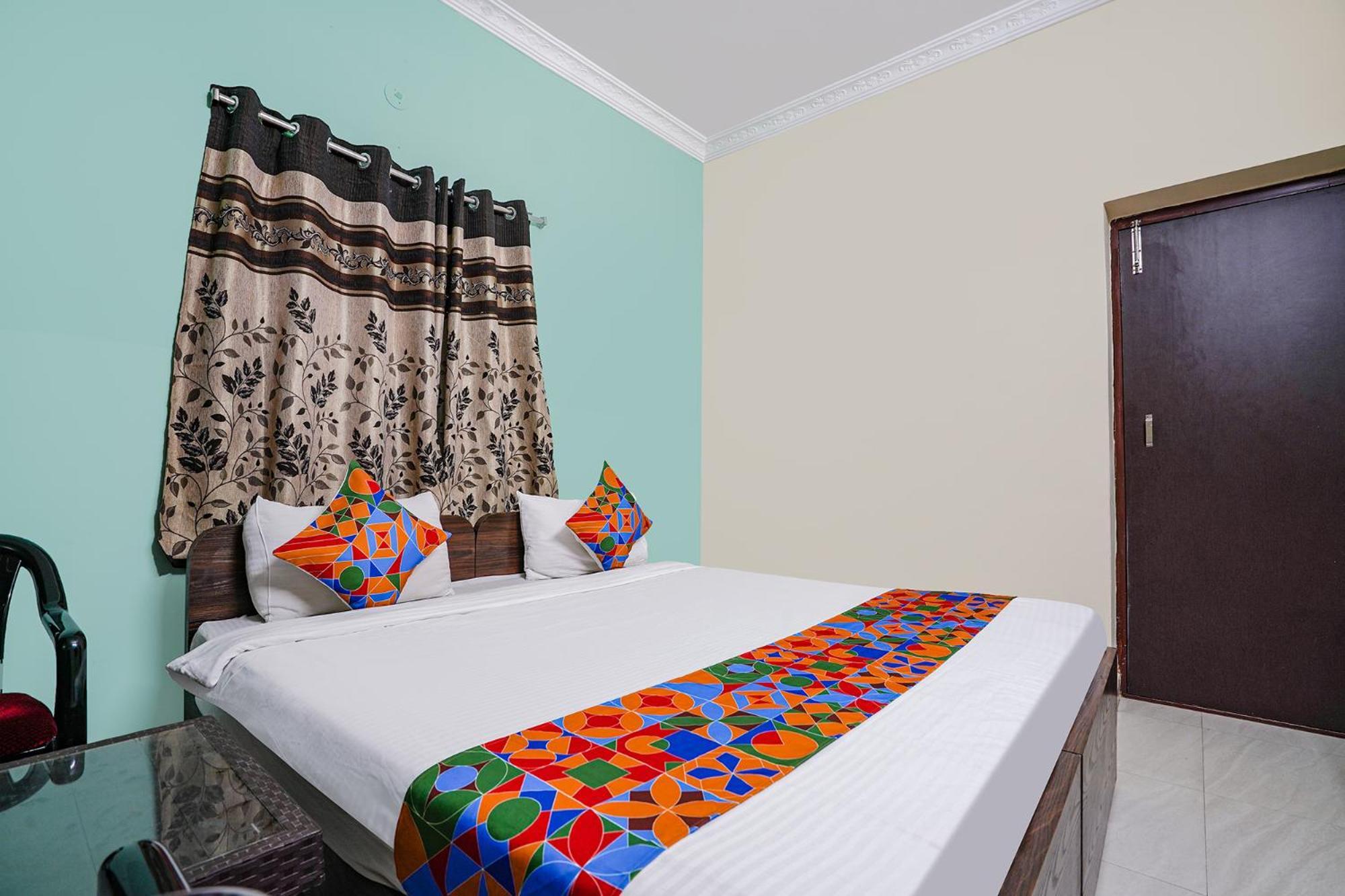 Fabexpress D Grand - Nr Jntu College Metro Station, Kukatpally Hotel Hyderabad