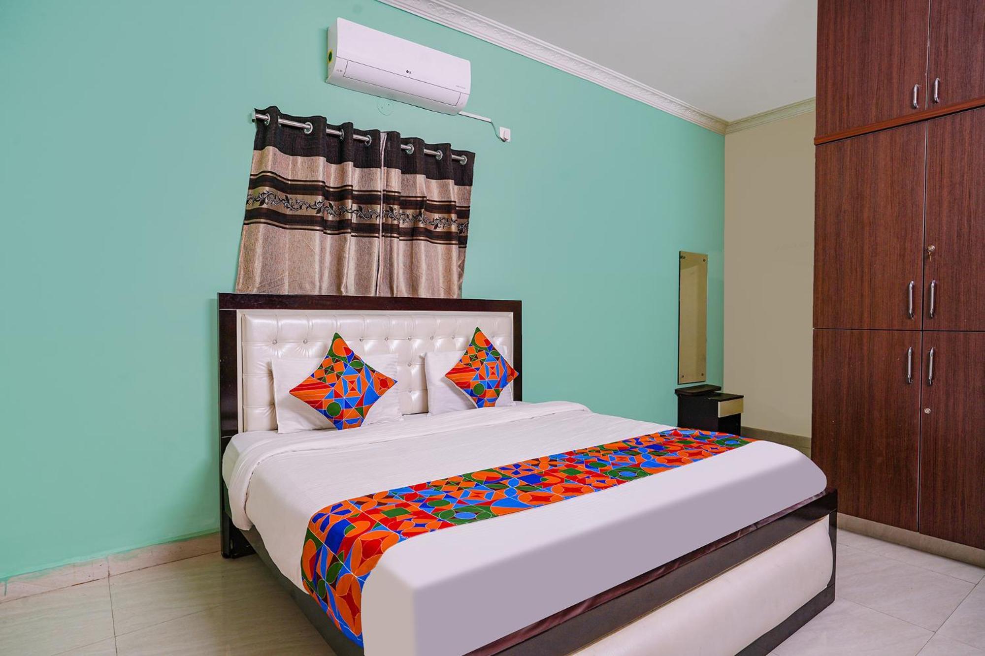 Fabexpress D Grand - Nr Jntu College Metro Station, Kukatpally 3* Hyderabad