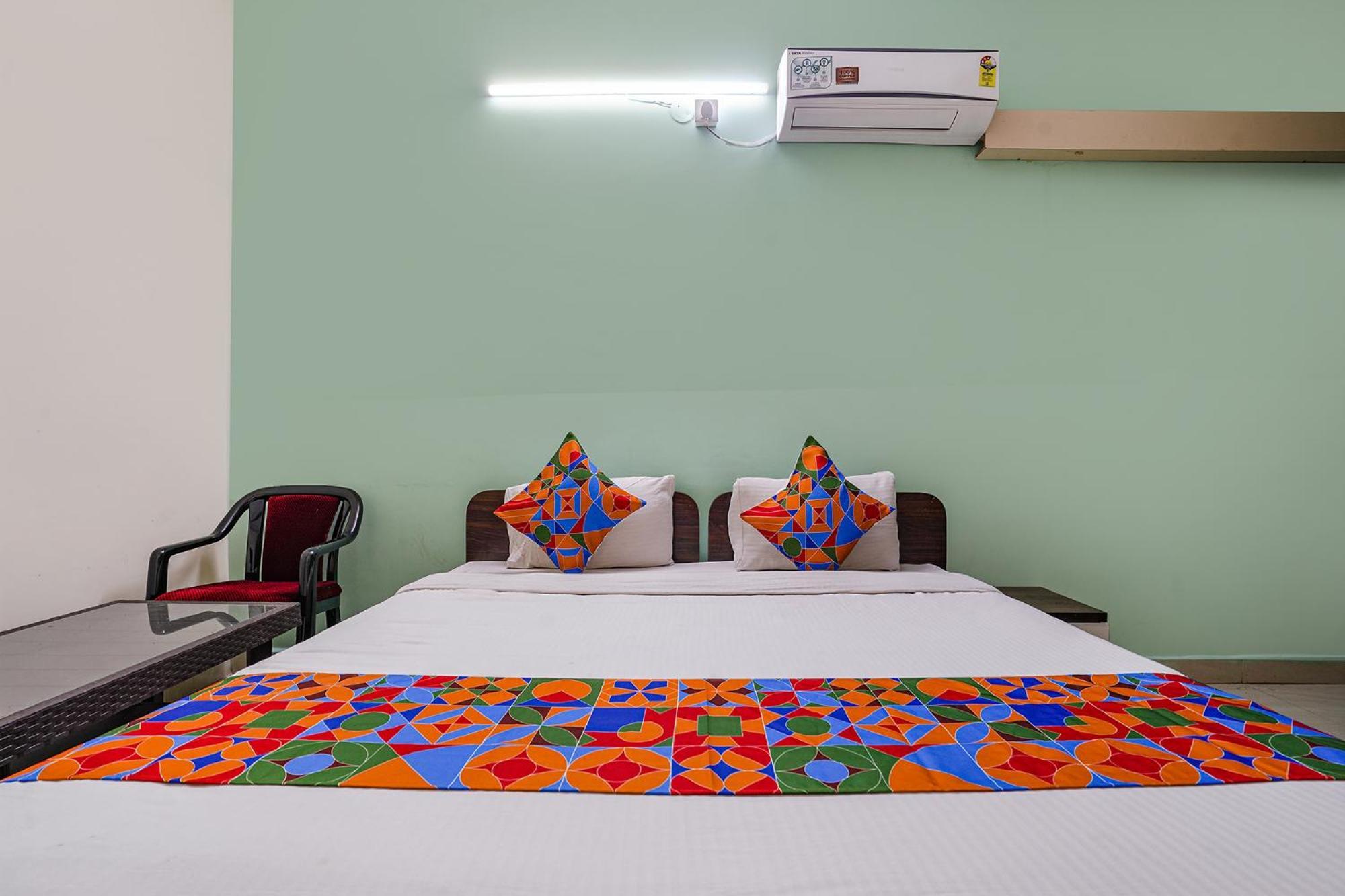 Hotel Fabexpress D Grand - Nr Jntu College Metro Station, Kukatpally Hyderabad