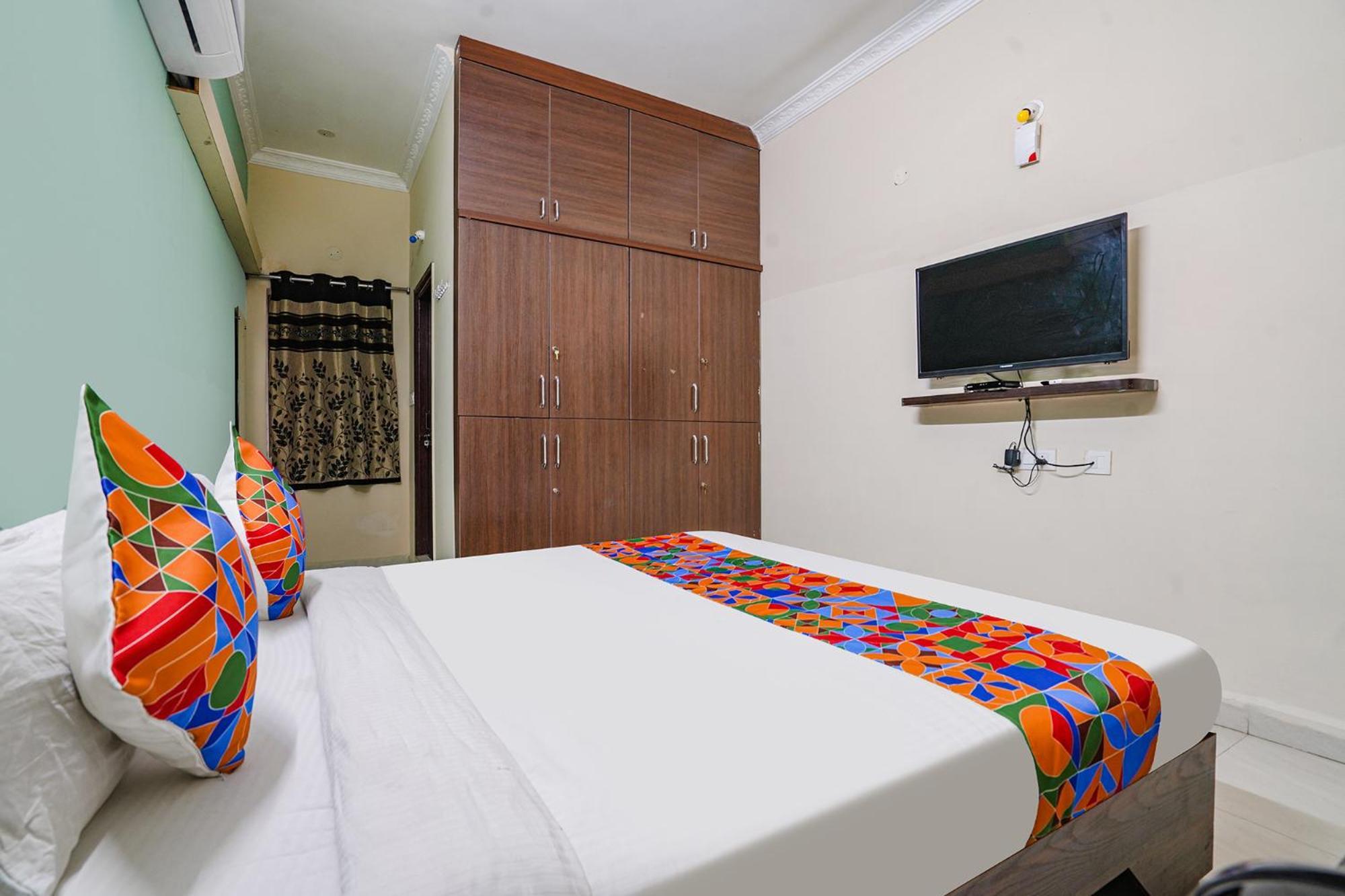 Hotel Fabexpress D Grand - Nr Jntu College Metro Station, Kukatpally 3*