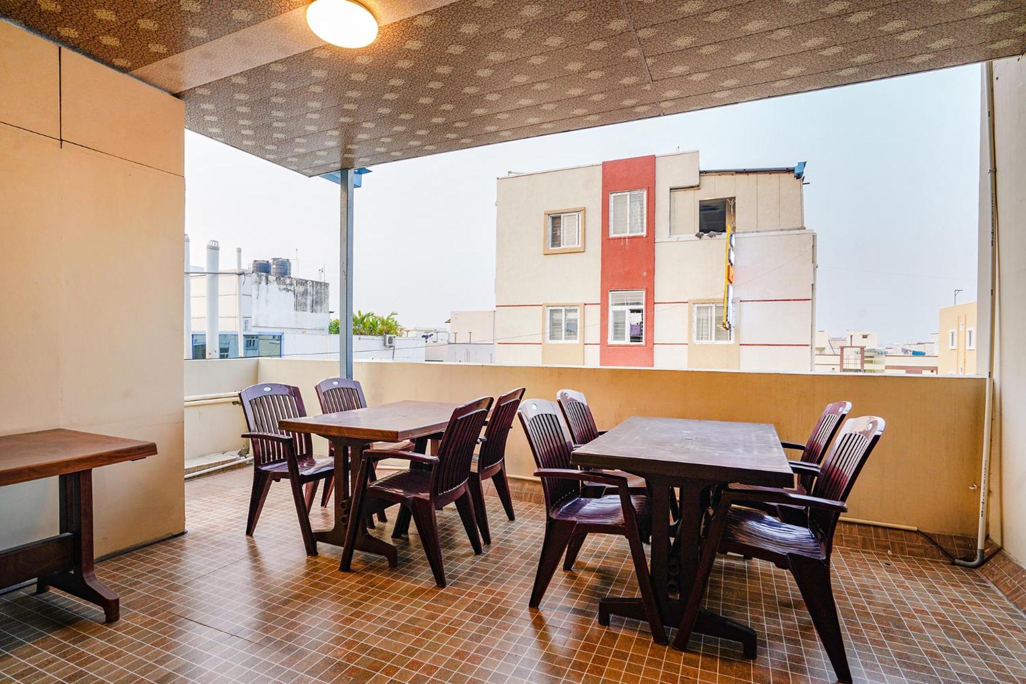 Fabexpress D Grand - Nr Jntu College Metro Station, Kukatpally 3*