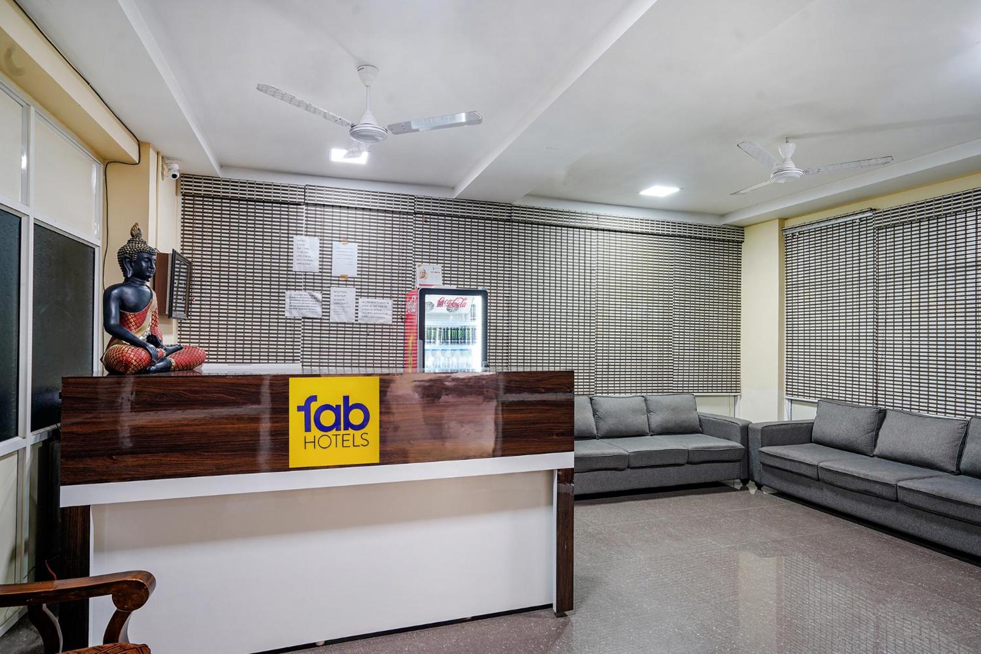Hotel Fabexpress D Grand - Nr Jntu College Metro Station, Kukatpally Hyderabad