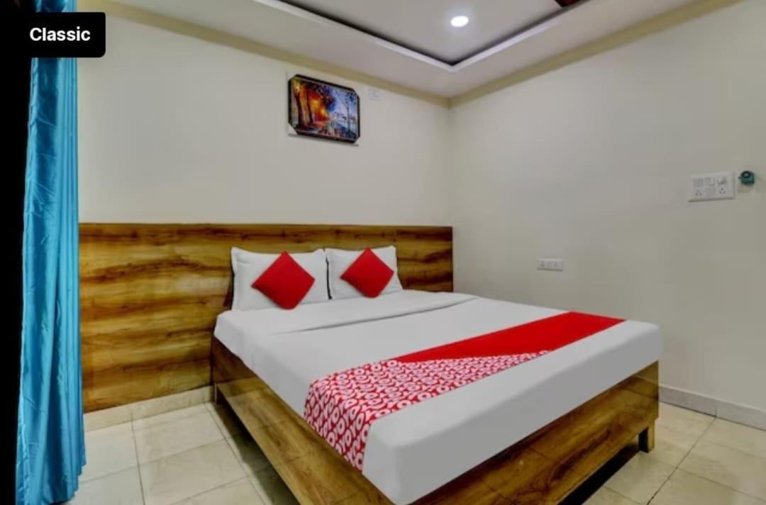Ritzy Grand Hotel 2*