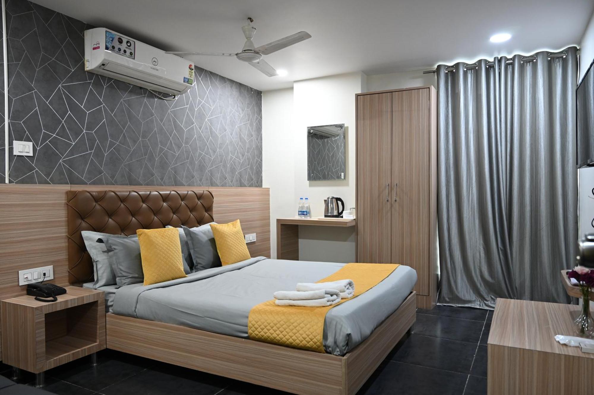 Supraja Yellow Bells Hotel 3*