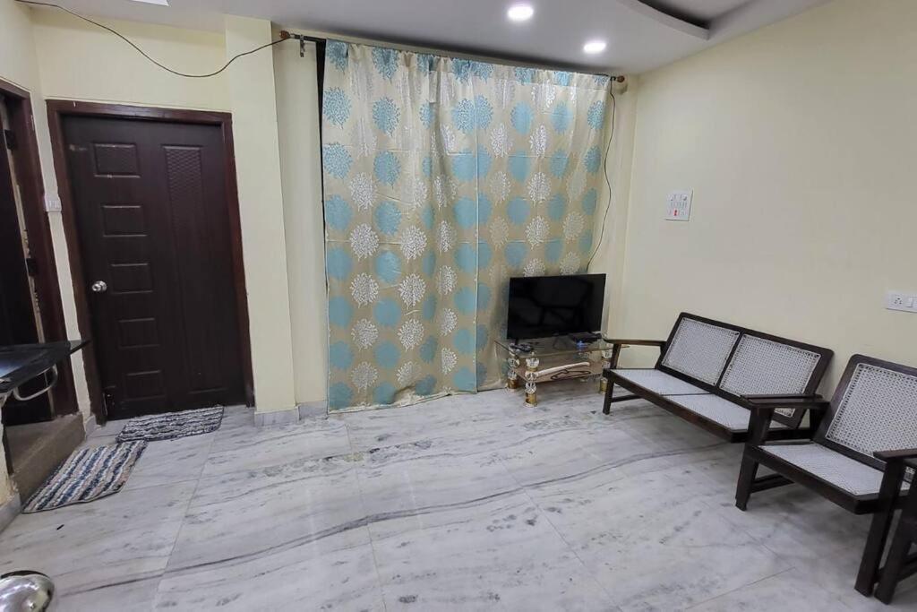 Paramount Cozy * Hyderabad