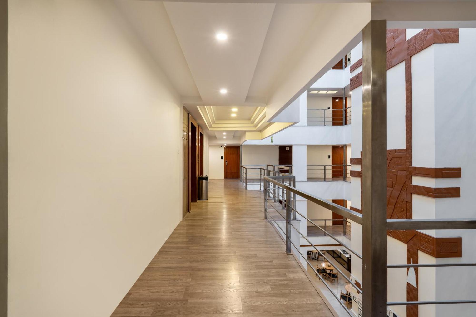 Monday Hitec Hotel 3*