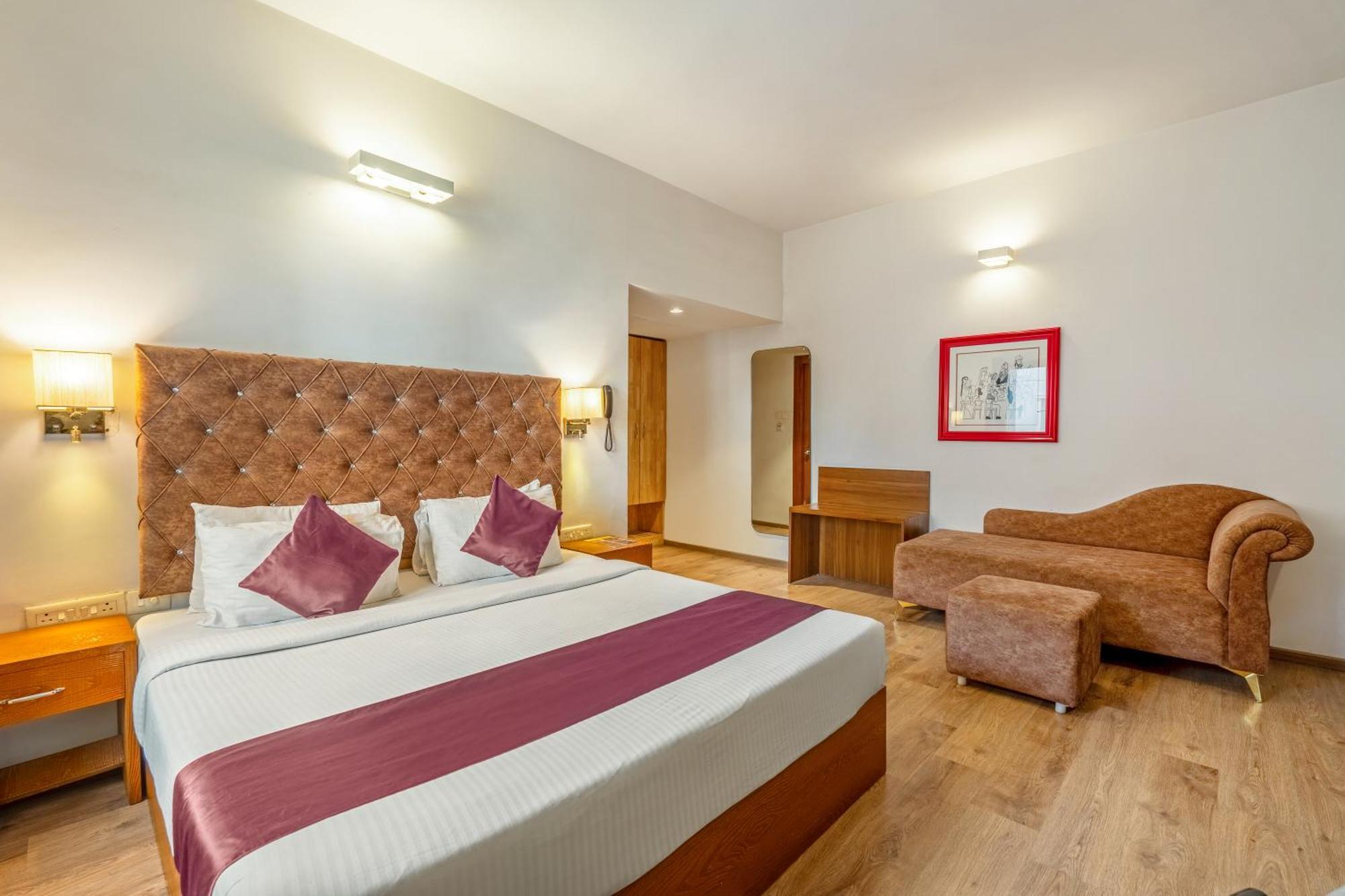 Monday Hitec Hotel 3*