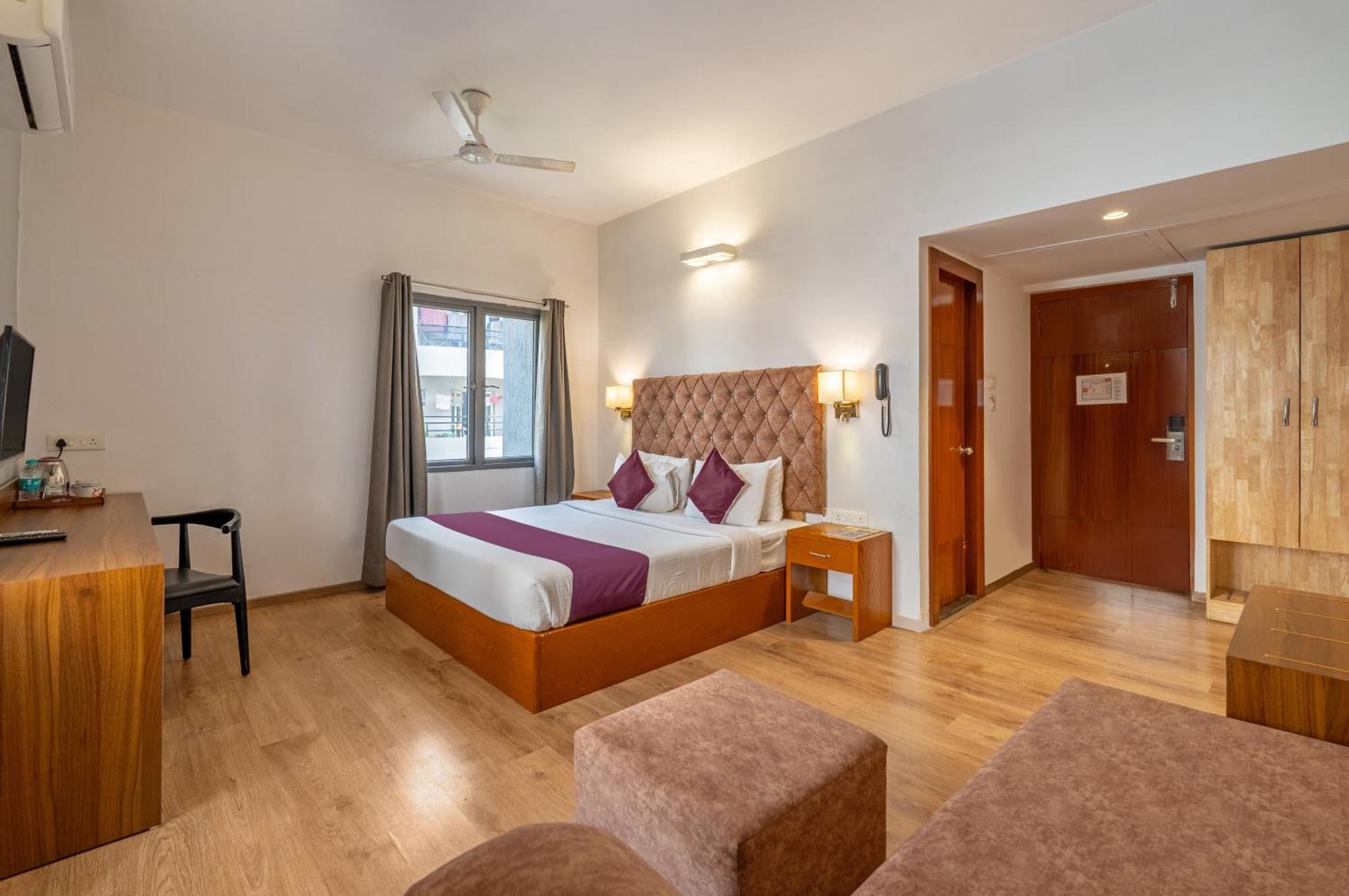 Monday Hitec Hotel 3*