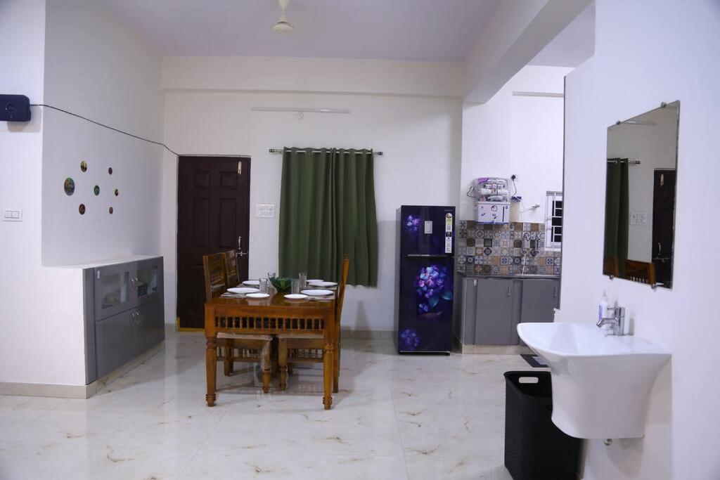 Veetil -3bhk A/c, Kukatpally, Apartment