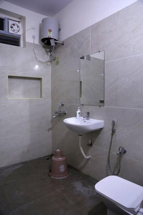 Apartment Veetil -3bhk A/c, Kukatpally, Hyderabad