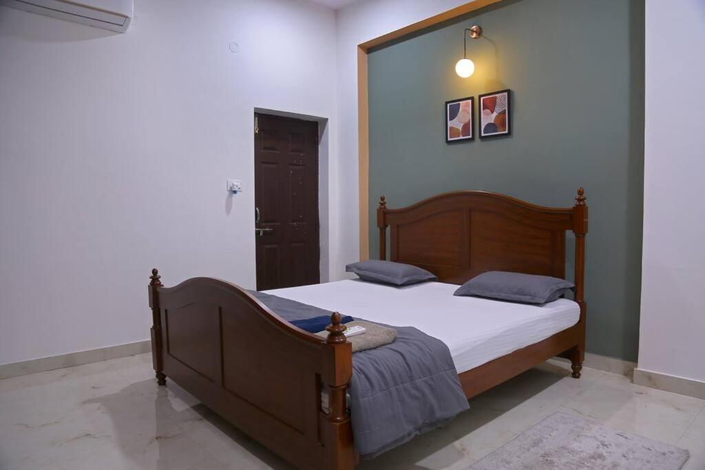 Veetil -3bhk A/c, Kukatpally, * Hyderabad