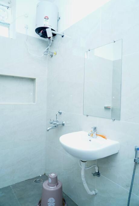 Apartment Veetil -3bhk A/c, Kukatpally, Hyderabad