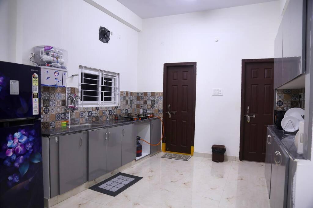 Apartment Veetil -3bhk A/c, Kukatpally, Hyderabad