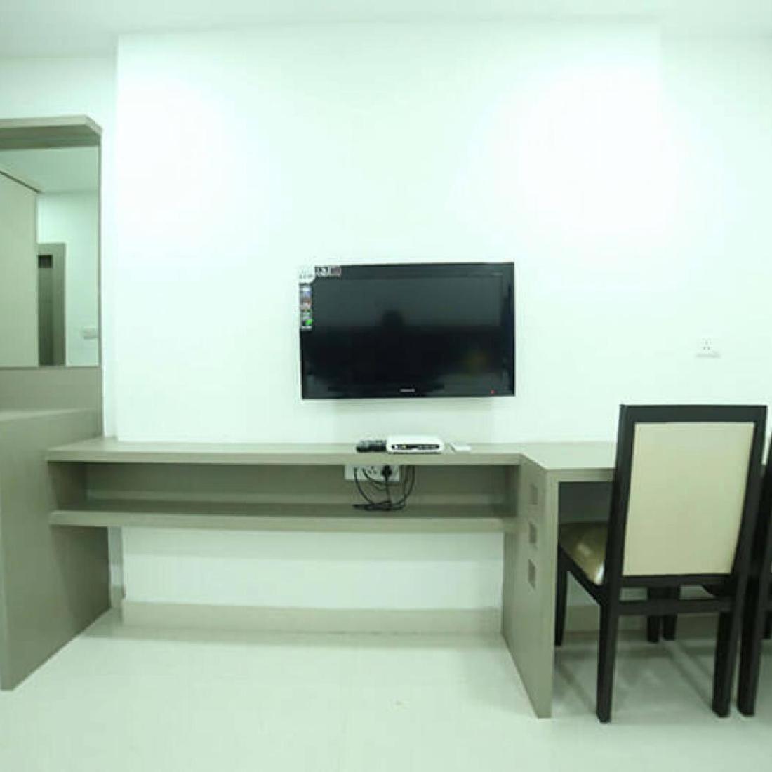 Guest house Cosy With Private Bath And Work Desk *