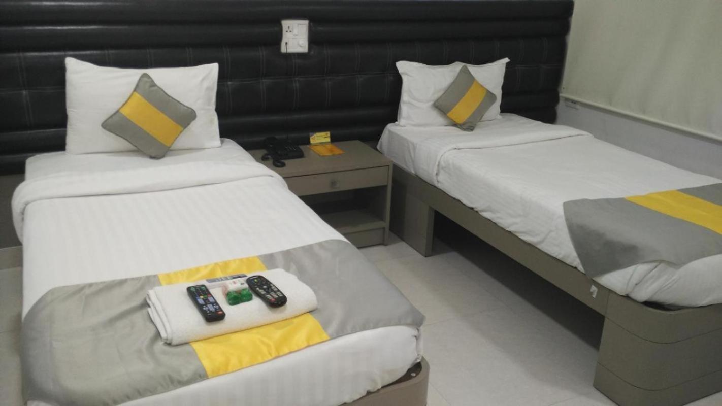 Cosy With Private Bath And Work Desk Guest house Hyderabad