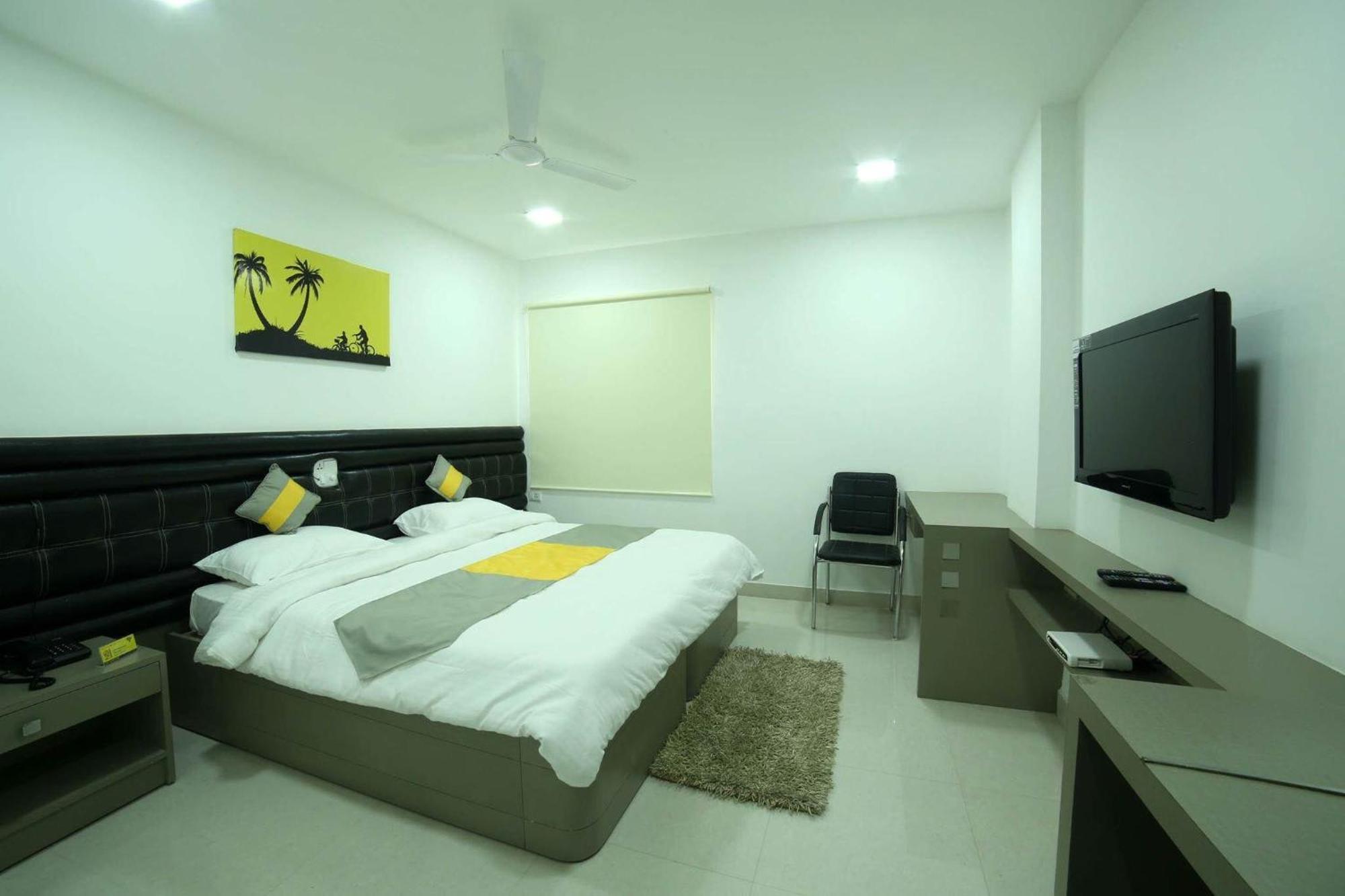 Cosy With Private Bath And Work Desk Guest house
