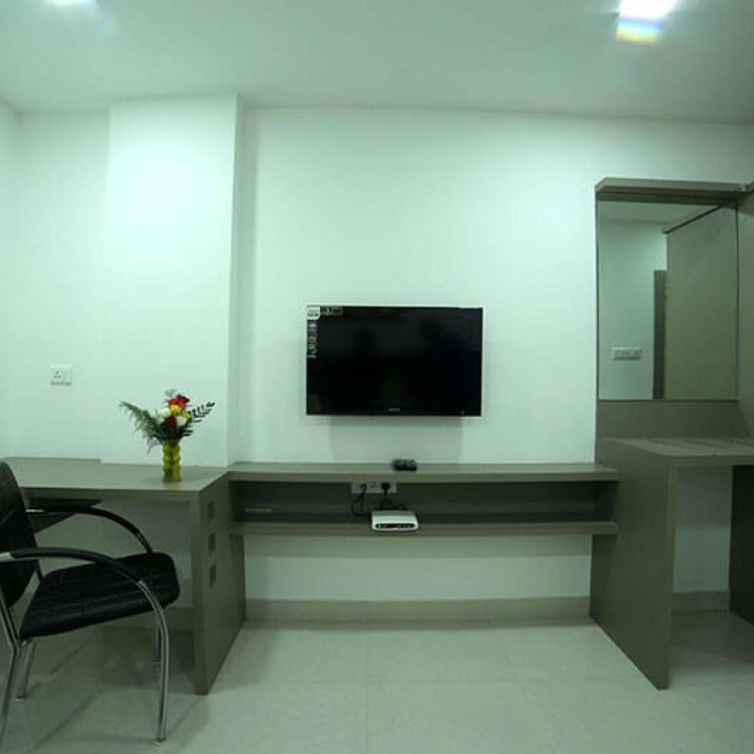 Casa de hóspedes Cosy With Private Bath And Work Desk