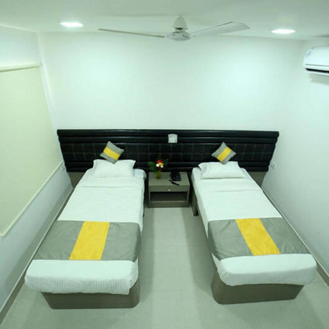 Cosy With Private Bath And Work Desk *