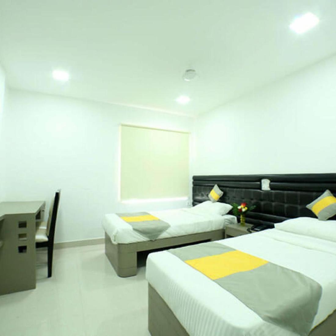 Cosy With Private Bath And Work Desk Guest house *
