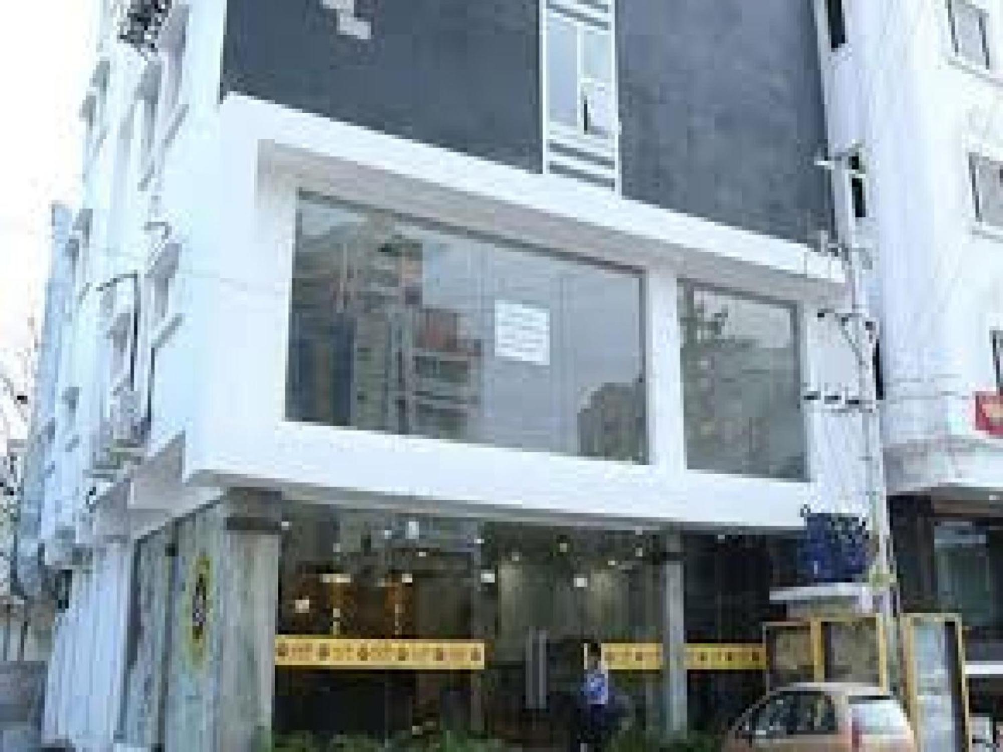 Guest house Cosy With Private Bath And Work Desk *