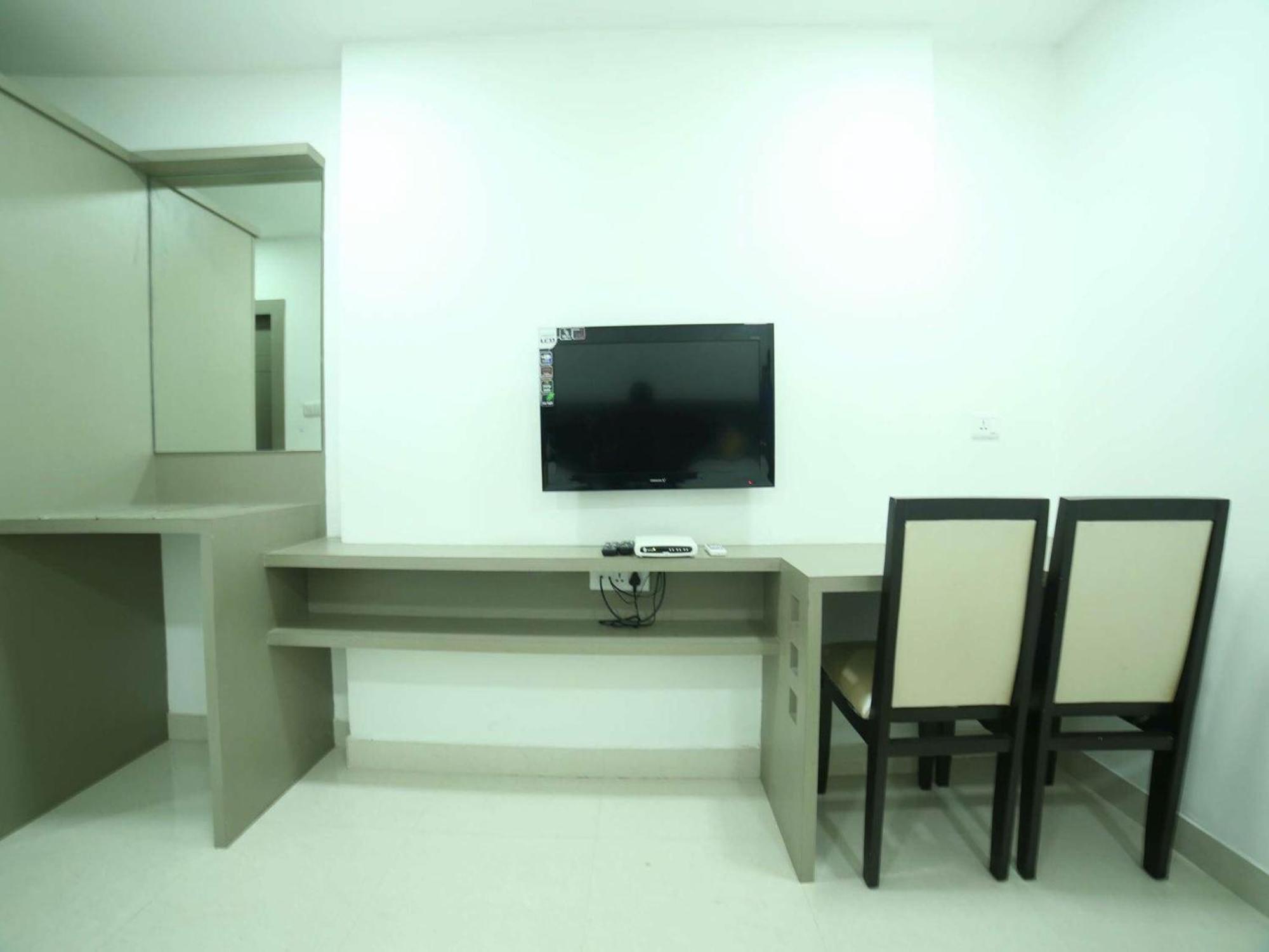 Cosy With Private Bath And Work Desk *