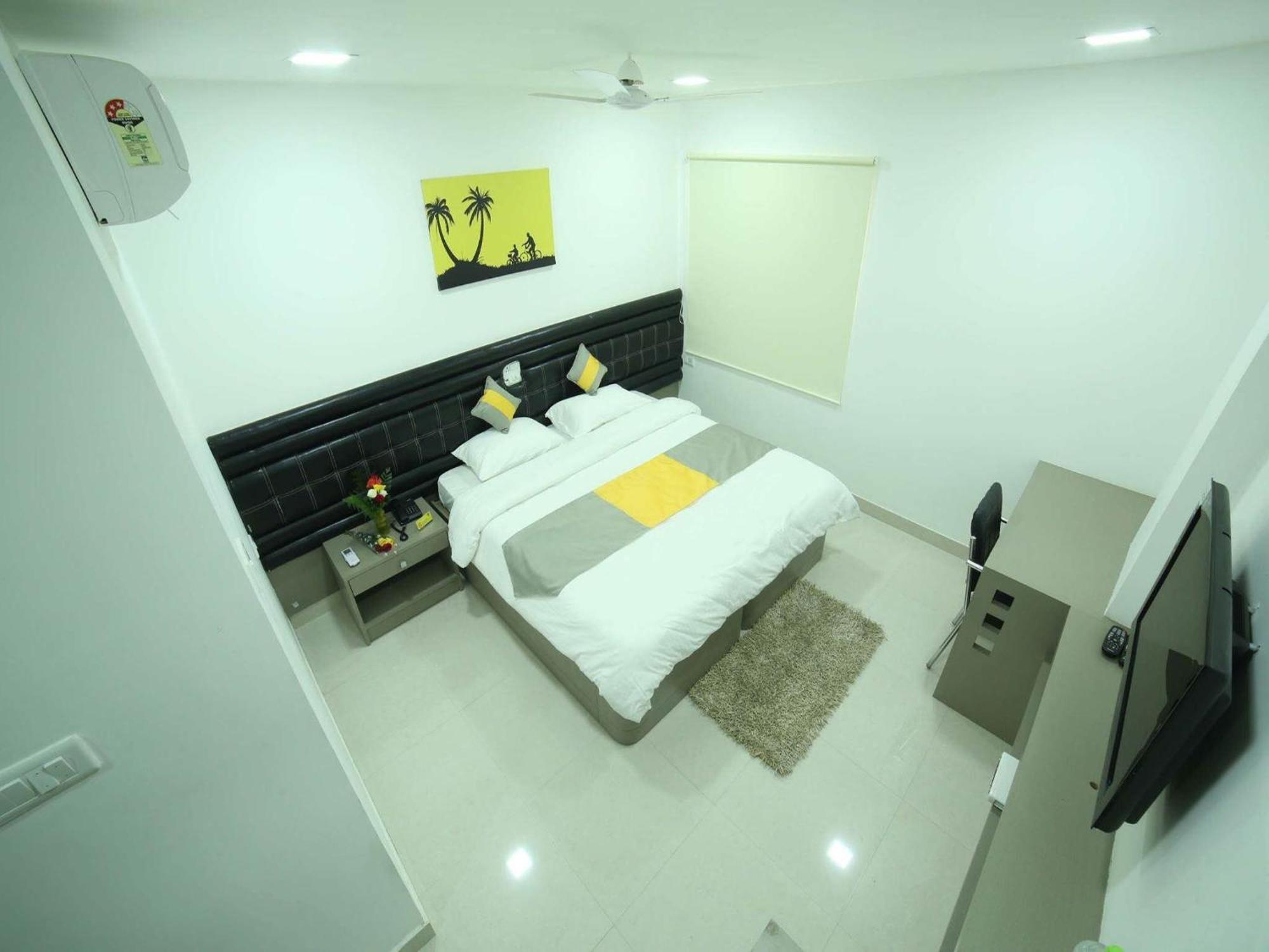 Cosy With Private Bath And Work Desk Guest house Hyderabad