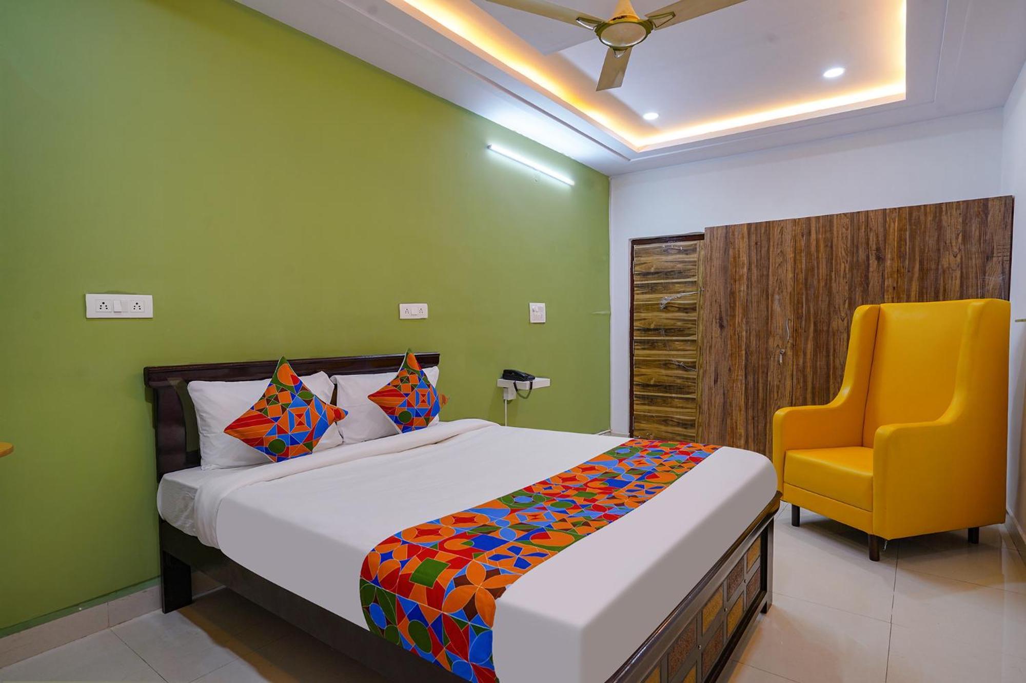 Fabhotel Cozy