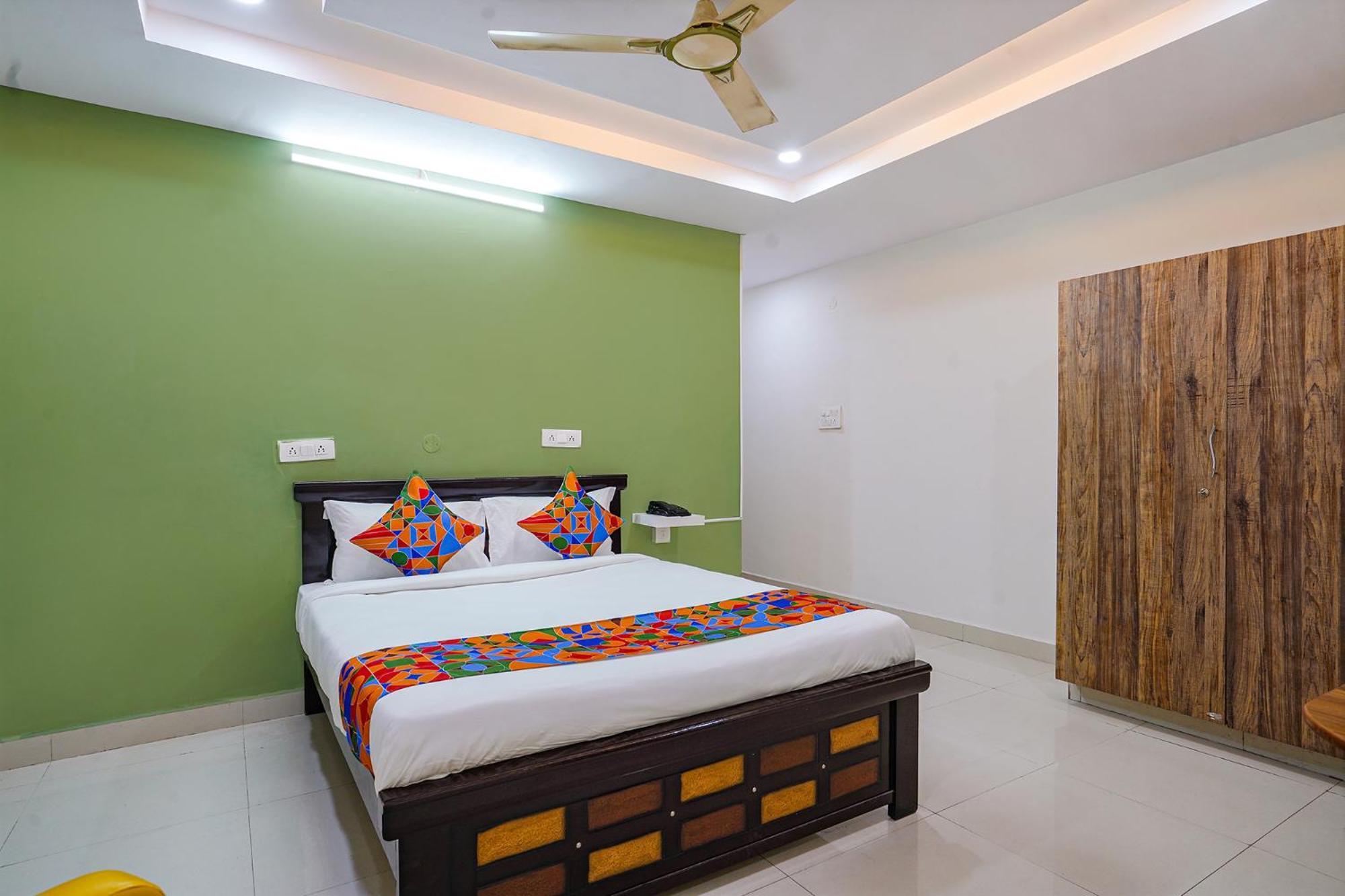 Hotel Fabhotel Cozy
