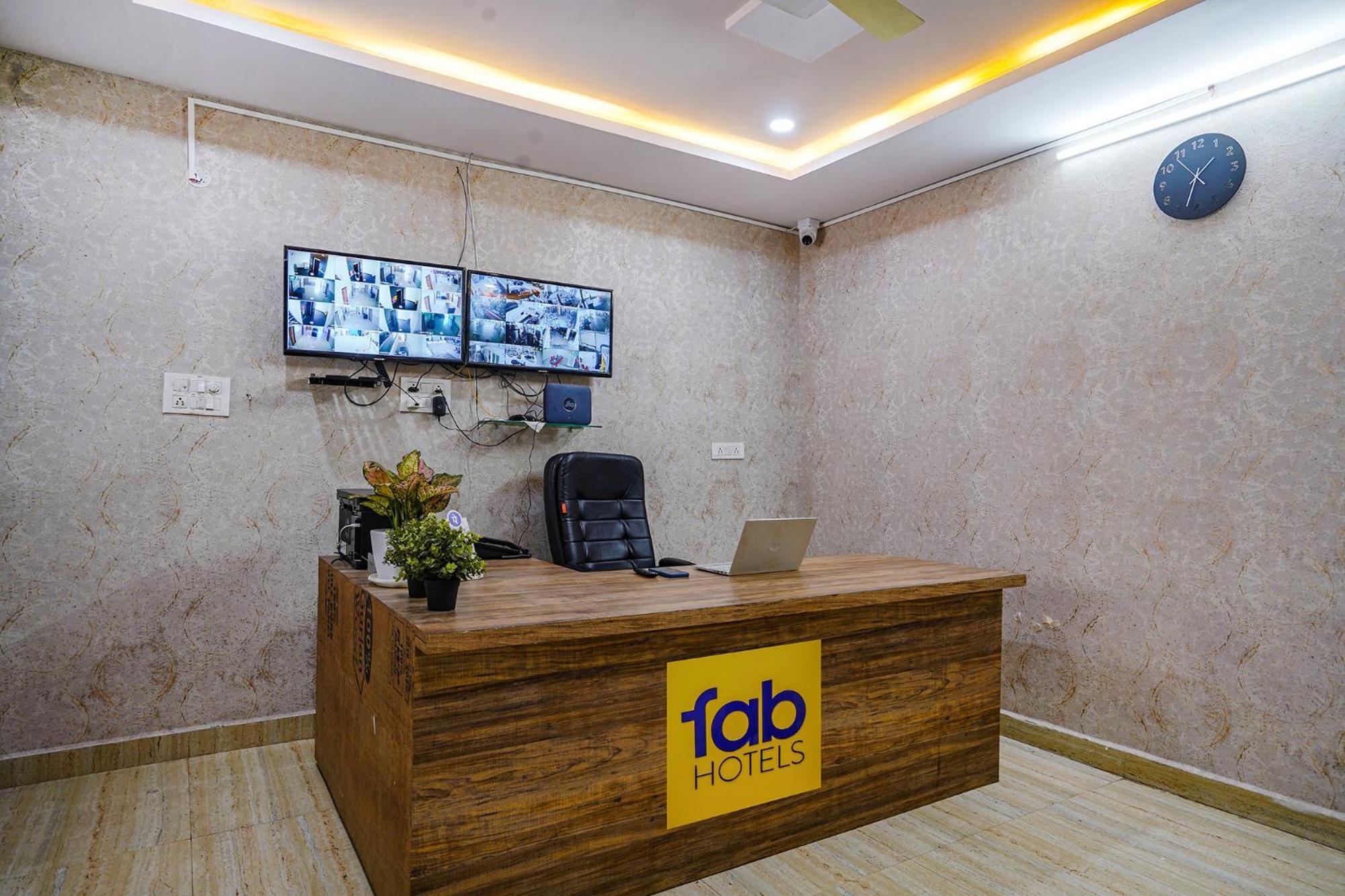 Fabhotel Cozy