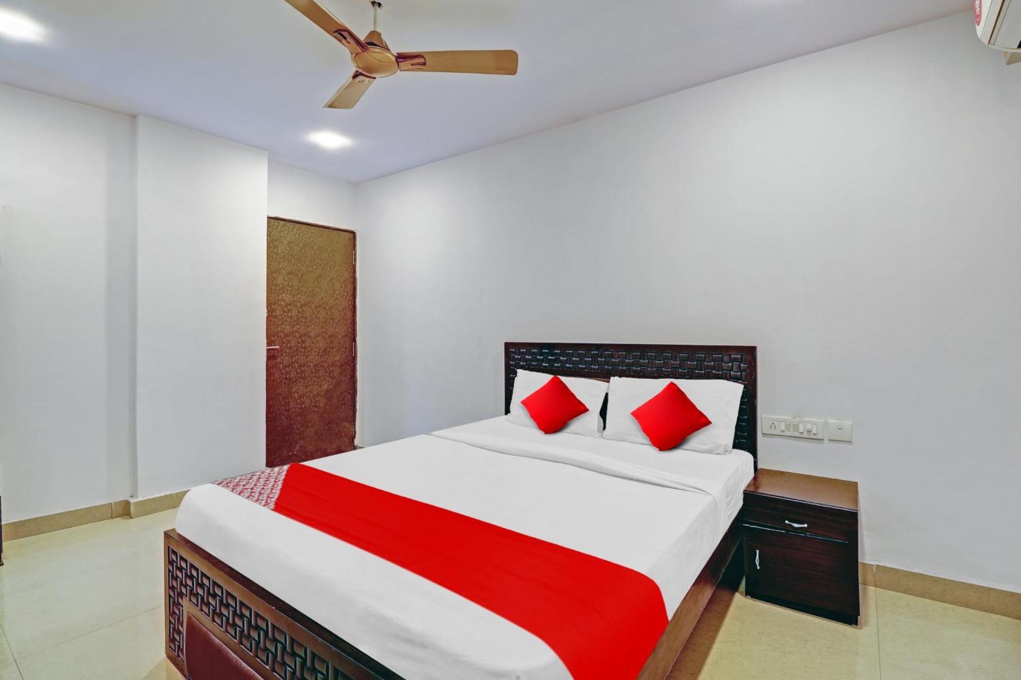 Hotel Oyo 18341 Flagship Metro International 3*