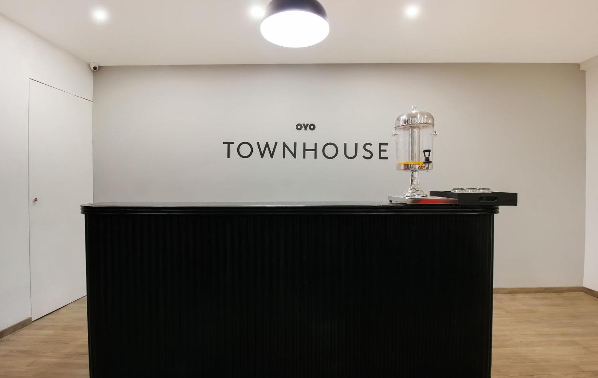Super Townhouse The Cinco Near Esi Hospital Hyderabad