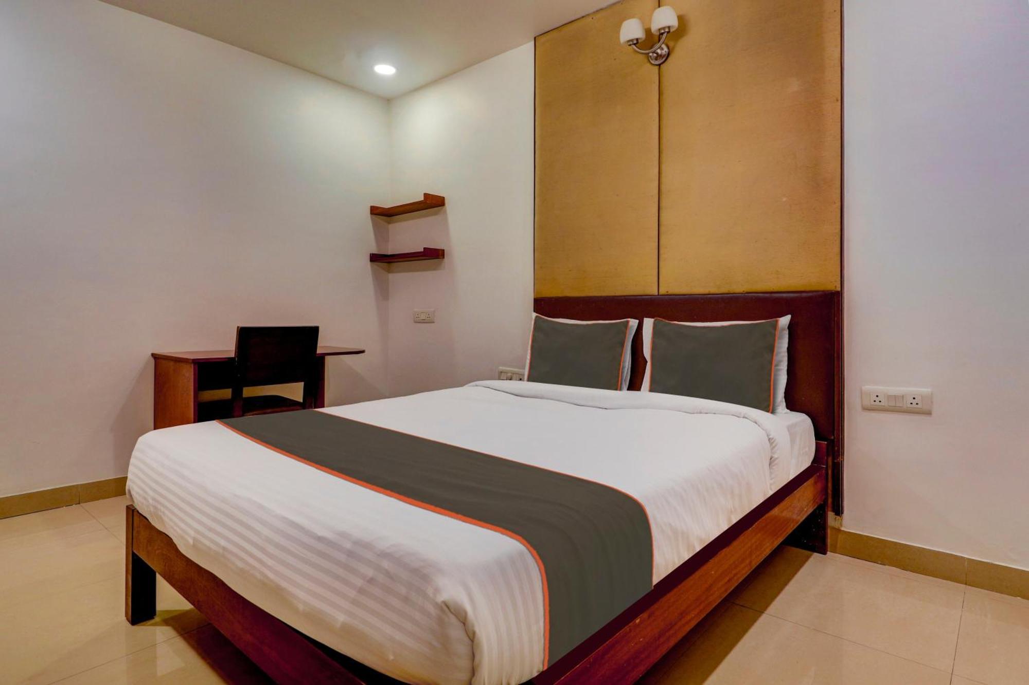 Capital O Qualia Heights Madhapur Beside Cyber Tower Hotel 3*