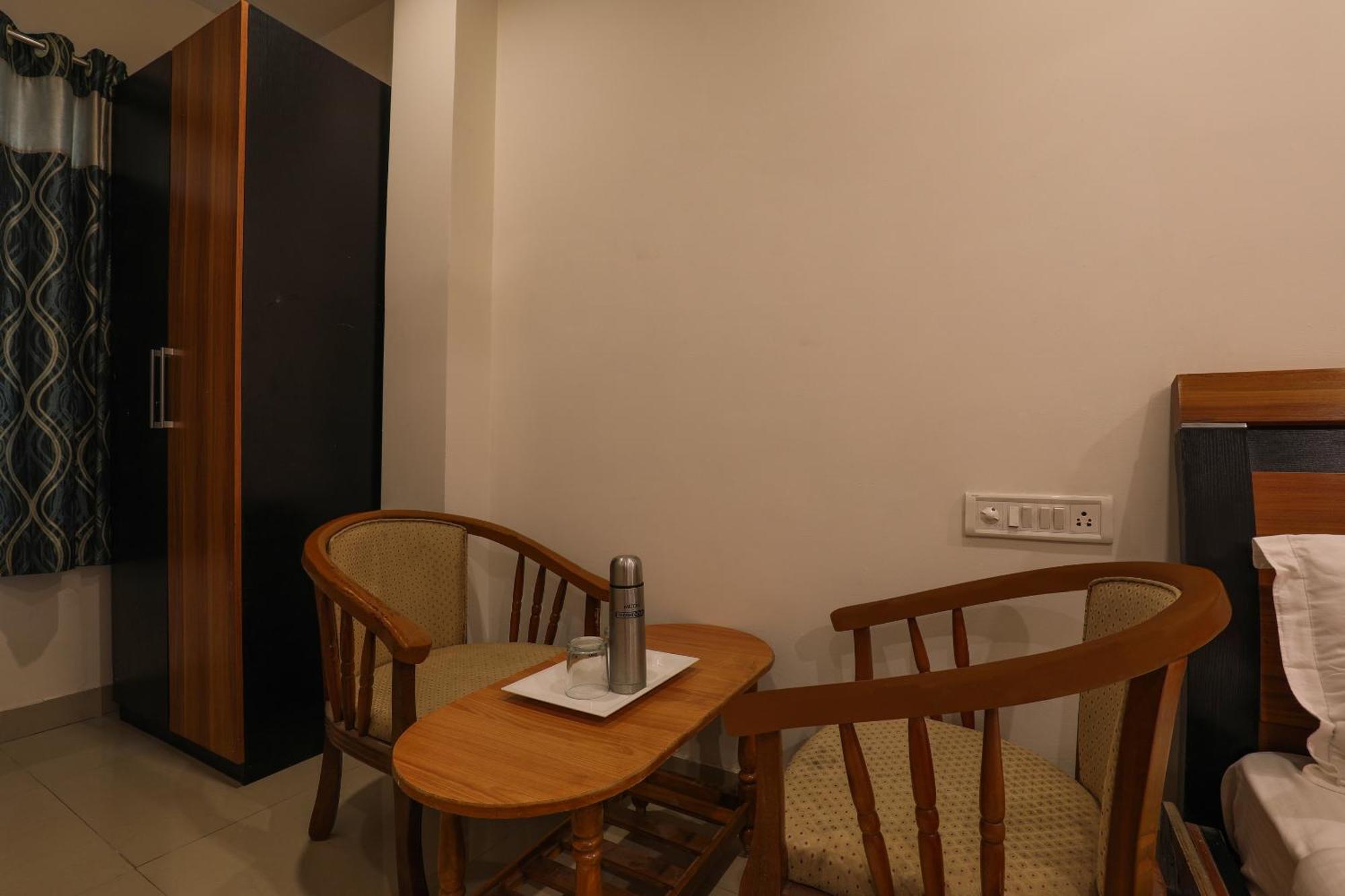 Oyo Flagship 11310 Sri Tulasi Residency Near Birla Mandir Hyderabad