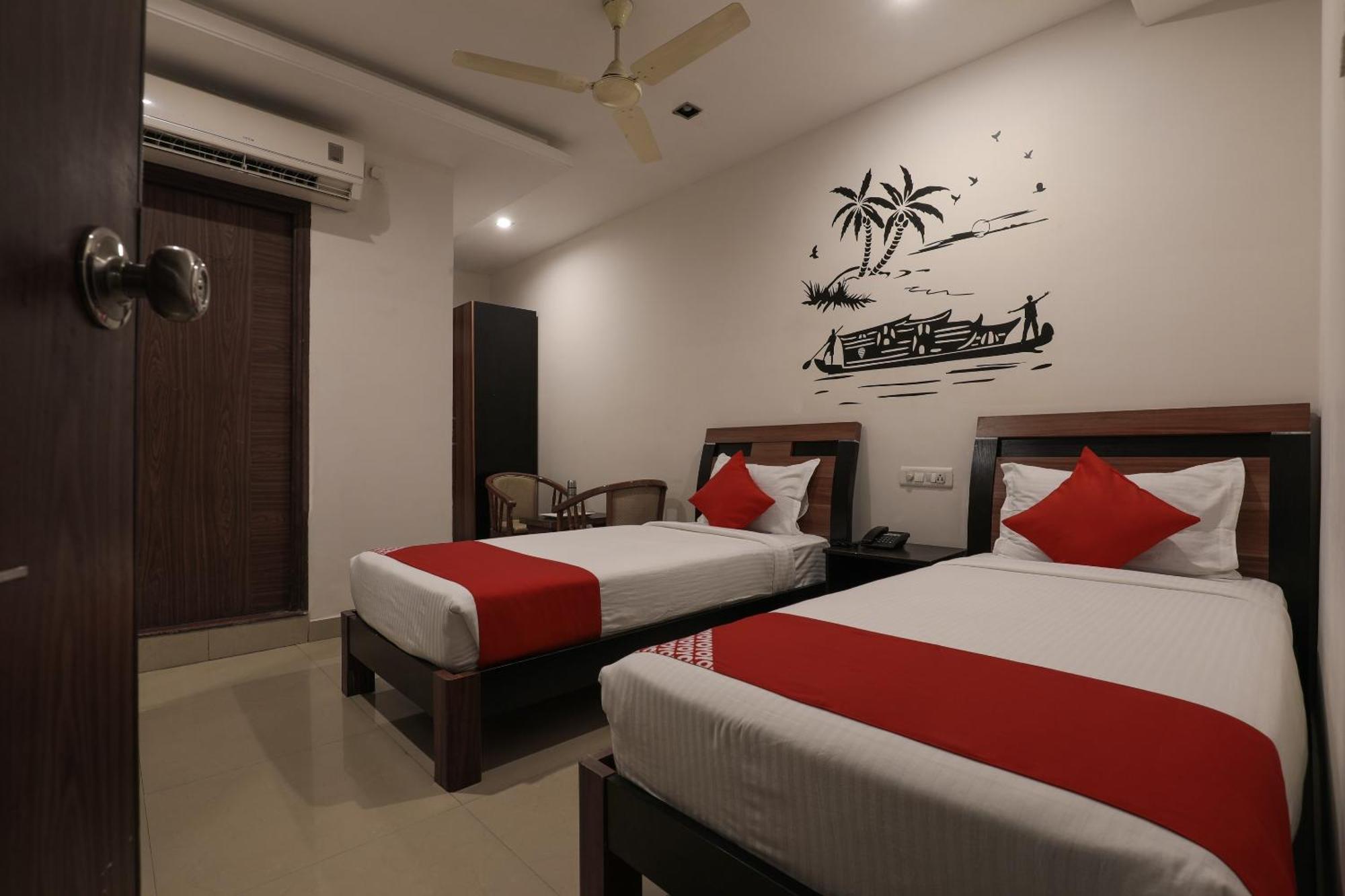 Oyo Flagship 11310 Sri Tulasi Residency Near Birla Mandir Hotel 3*
