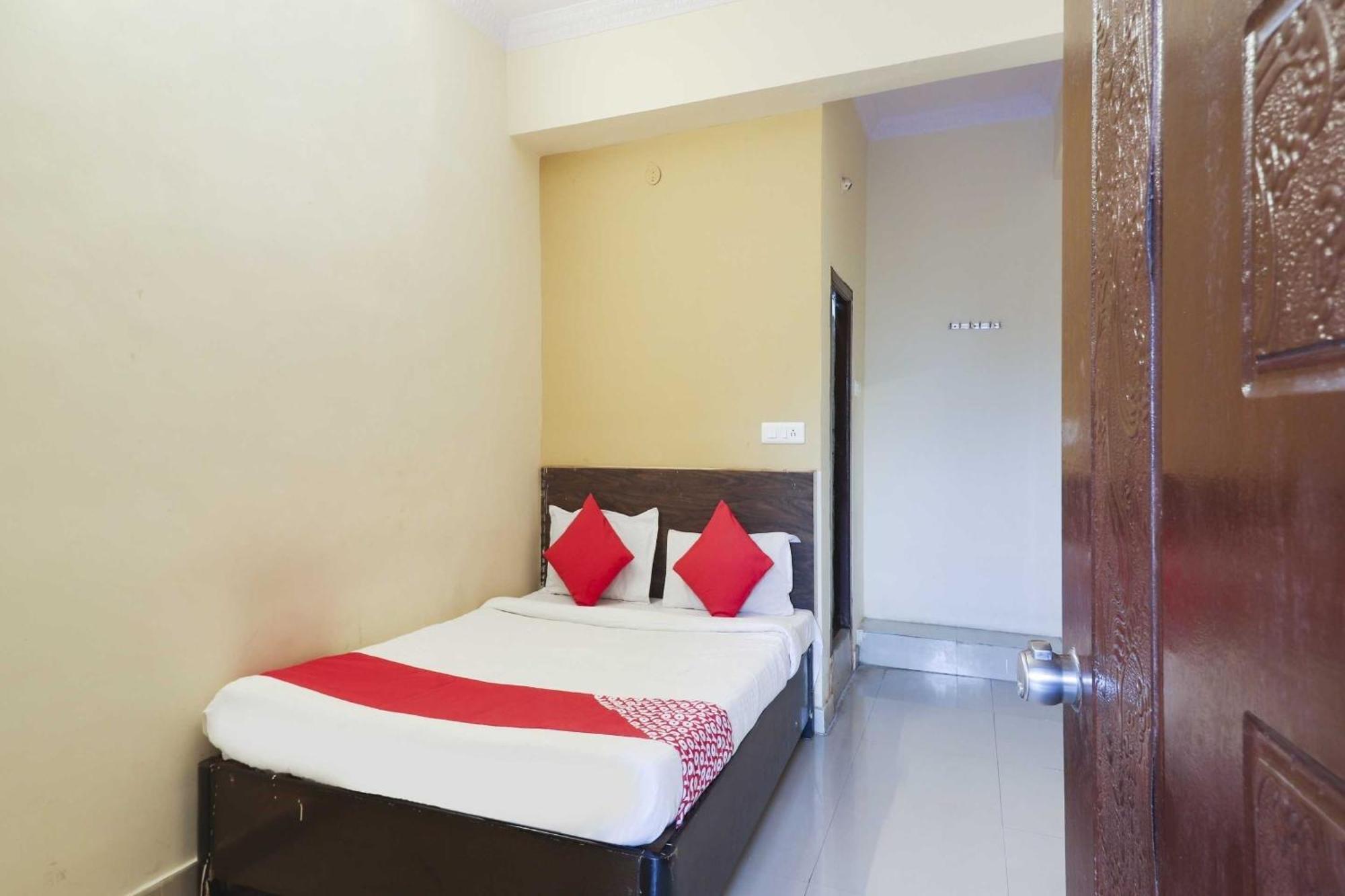 O Sai Pariwar Near Snow World Hotel 4*