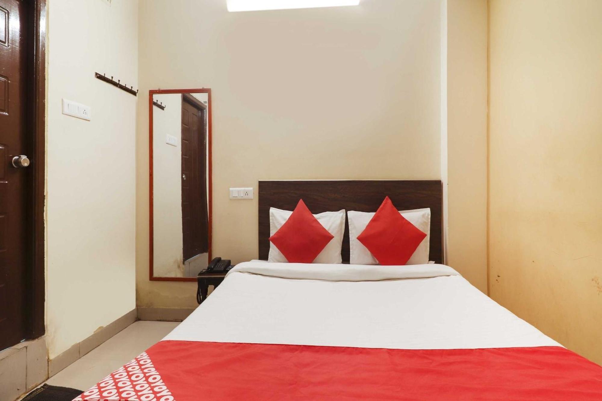 O Sai Pariwar Near Snow World Hotel 4*