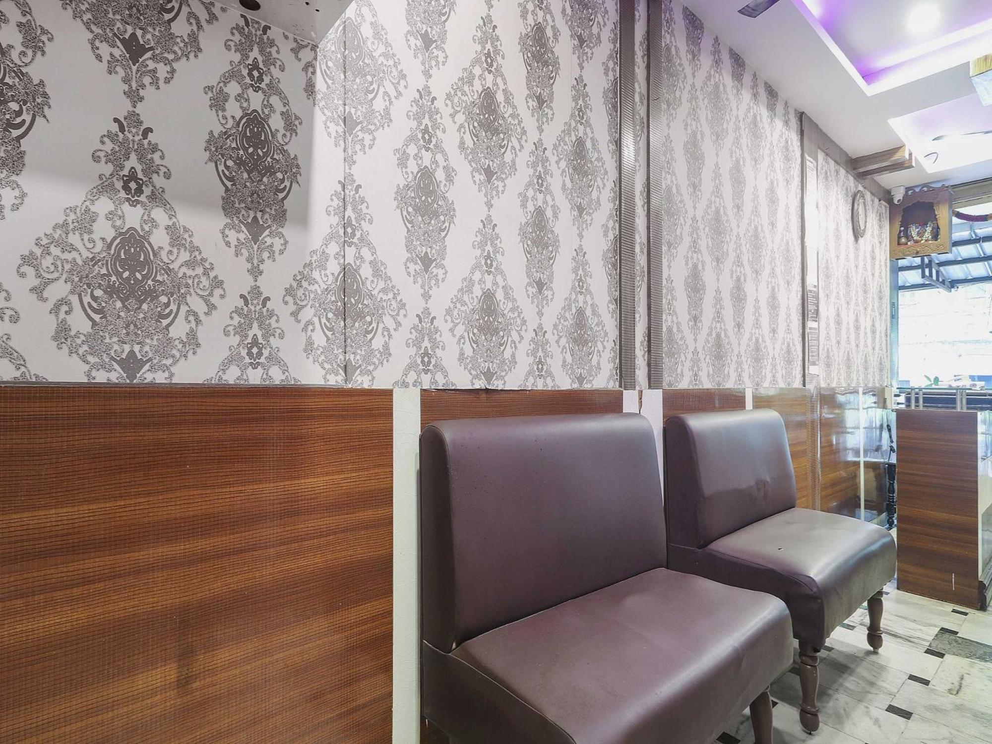 O Sai Pariwar Near Snow World Hotel 4*