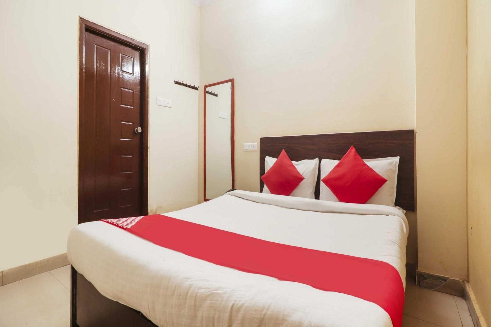 O Sai Pariwar Near Snow World Hotel 4*