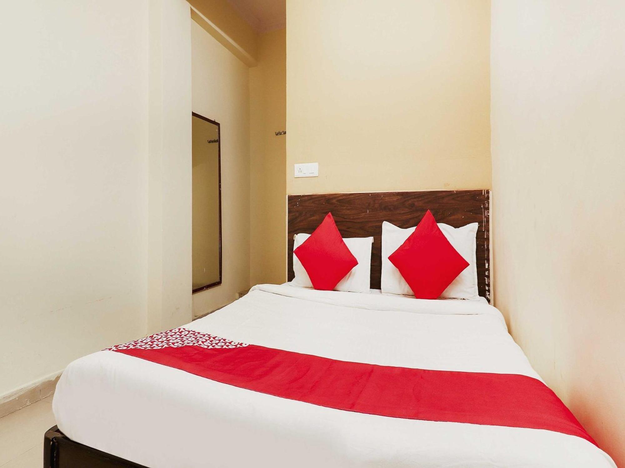 O Sai Pariwar Near Snow World Hotel 4*