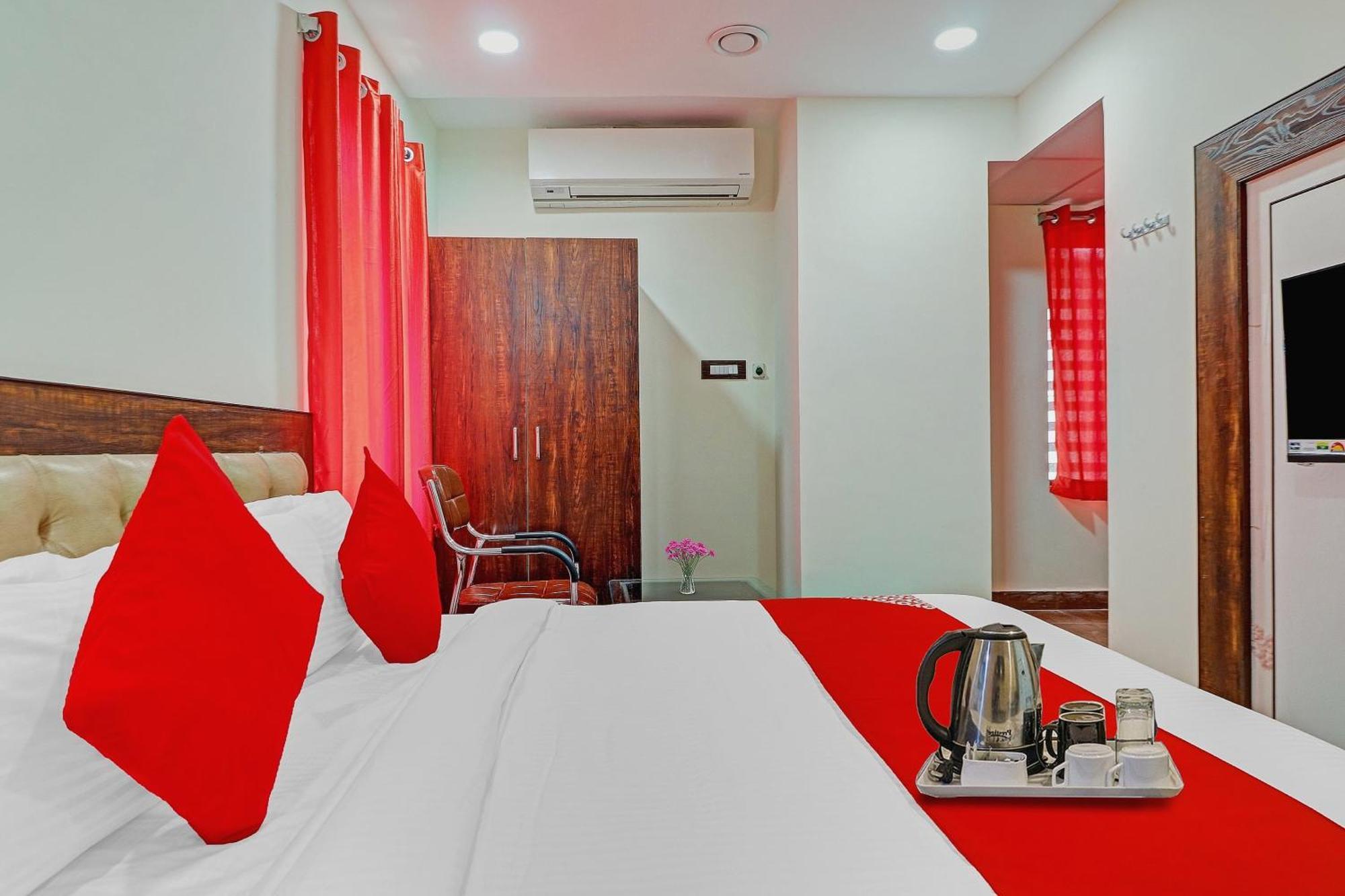 Hotel Heavens Near Rasoolpura Metro Station