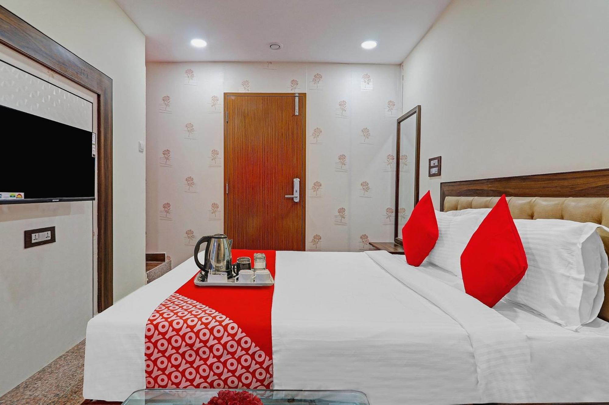 Hotel Heavens Near Rasoolpura Metro Station